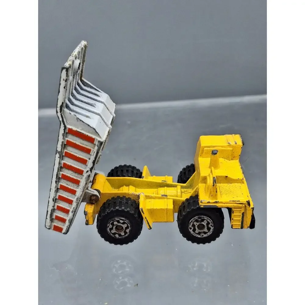 Vintage~1989 Matchbox Int'l LTD~Dump Truck~Yellow with Grey Bed ~1:140